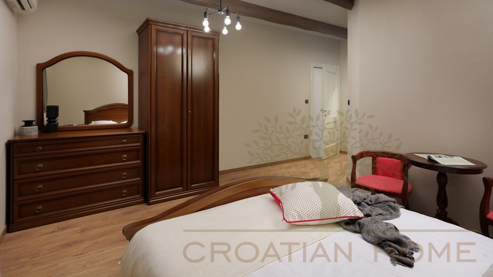 Истрийская вилла с 4 спальнями и бассейном на участке площадью 1800 м².