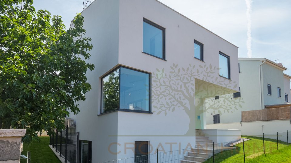 House, 210 m2, For Sale, Poreč