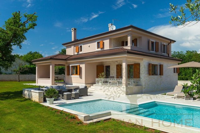 Beste Lage - Nahe zu Rovinj jedoch trotzdessen mit viel Privatsphäre - Mediterrane Villa mit grossen Pool