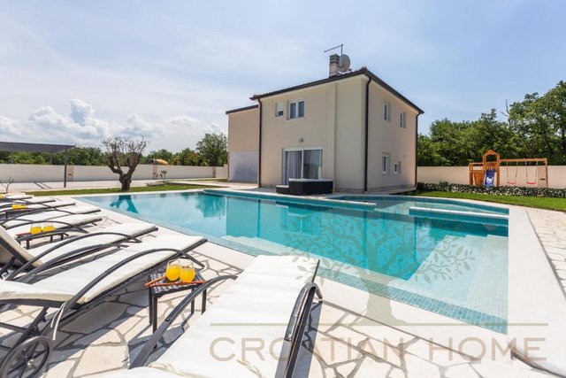 House, 180 m2, For Sale, Umag
