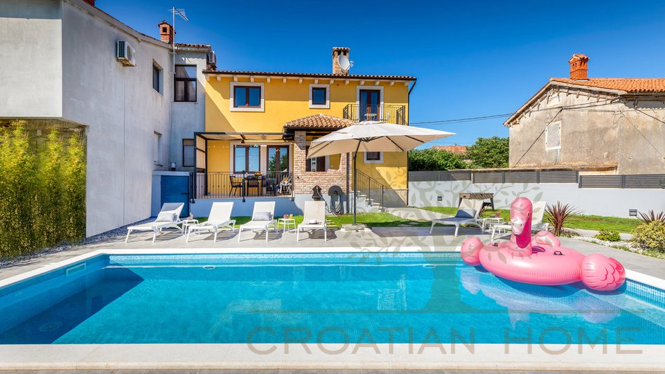 Частный дом с бассейном в средиземноморском стиле в очень хорошем месте - всего 5 км до моря!