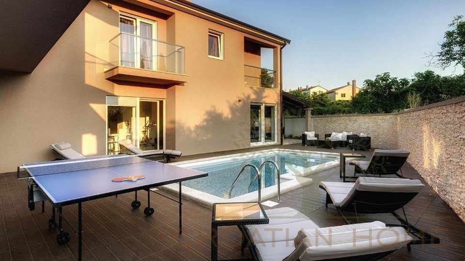 Villa mit Pool und 5 Schlafzimmer