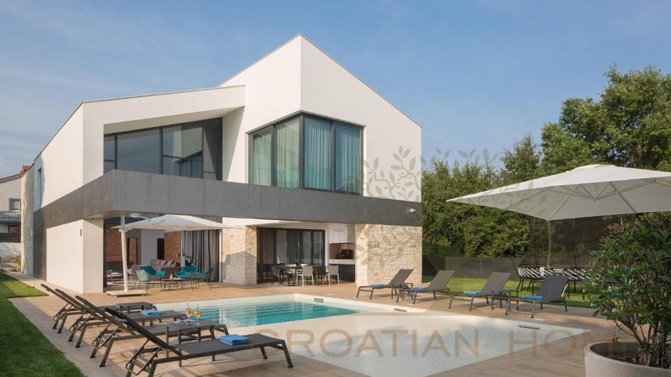 Luxus Villa mit hochwertiger Austattung und 50 m2 beheiztem Salzwasser-Pool
