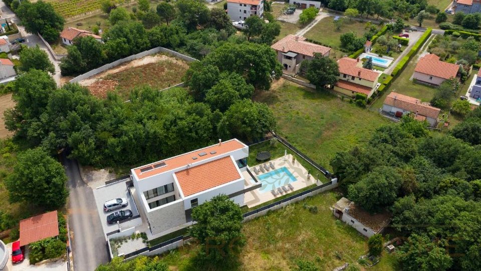House, 400 m2, For Sale, Ližnjan