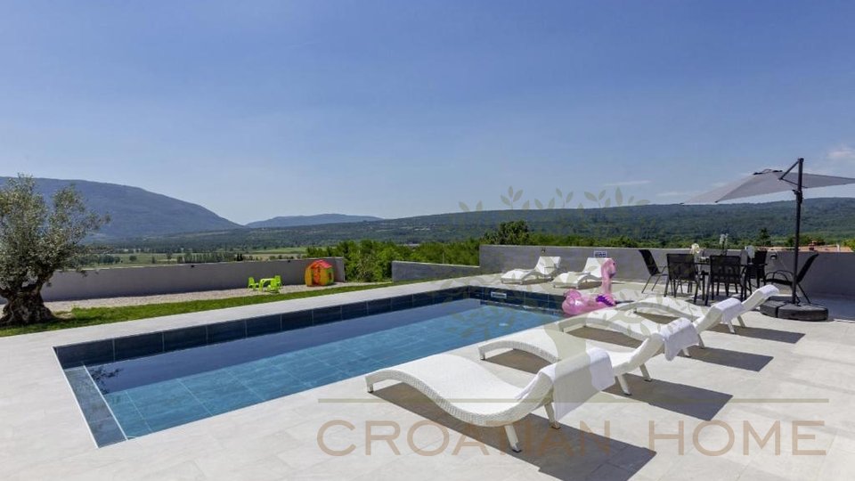 Moderne Villa mit Pool und Panoramablick