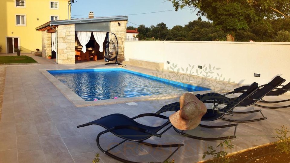 Автохтонный дом для отдыха с бассейном в самом сердце Истрии