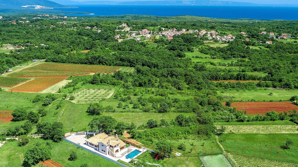 Villa mit 50 m2 beheiztem Pool, Wellness-Berreich, Golfanlage und kompletter Privatsphäre