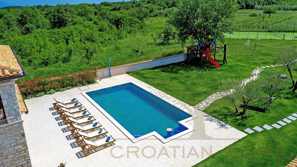 Villa mit 50 m2 beheiztem Pool, Wellness-Berreich, Golfanlage und kompletter Privatsphäre