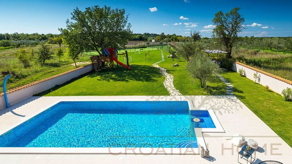 Вилла с бассейном с подогревом площадью 50 м², оздоровительным центром, полем для гольфа и полной приватностью