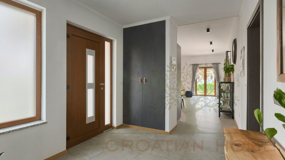 House, 137 m2, For Sale, Pazin