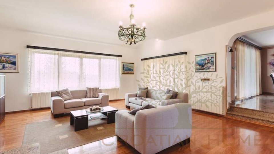 House, 347 m2, For Sale, Pula
