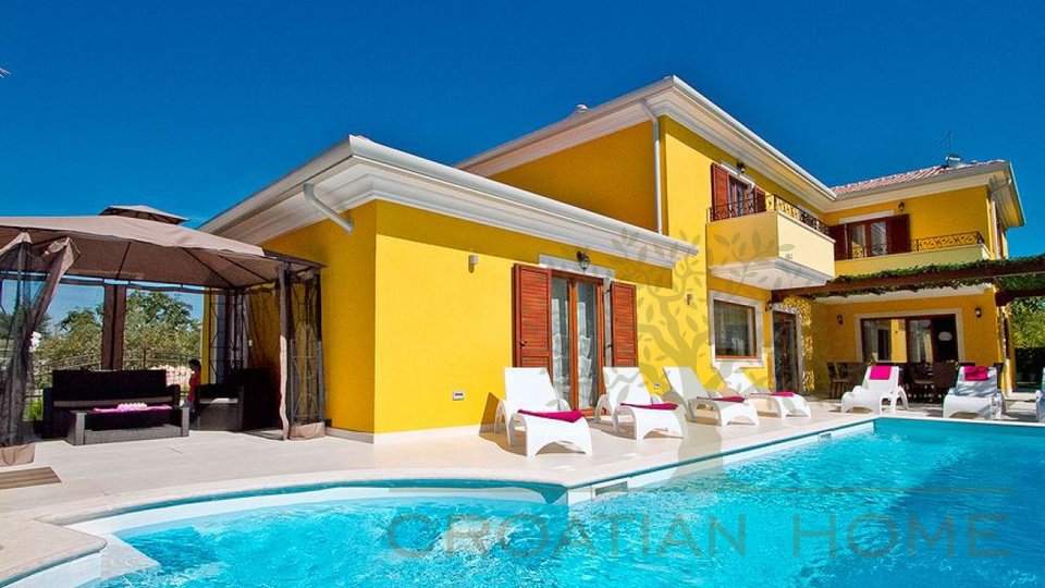 Villa mit Meerblick, Pool und Sonnenkolektoren nur 400 m vom Meer