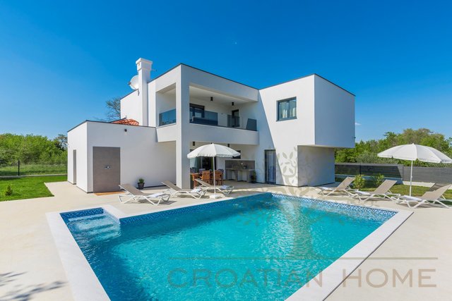 Moderne neu erbaute Villa mit 40 m2 Pool Blick auf Natur und Meer