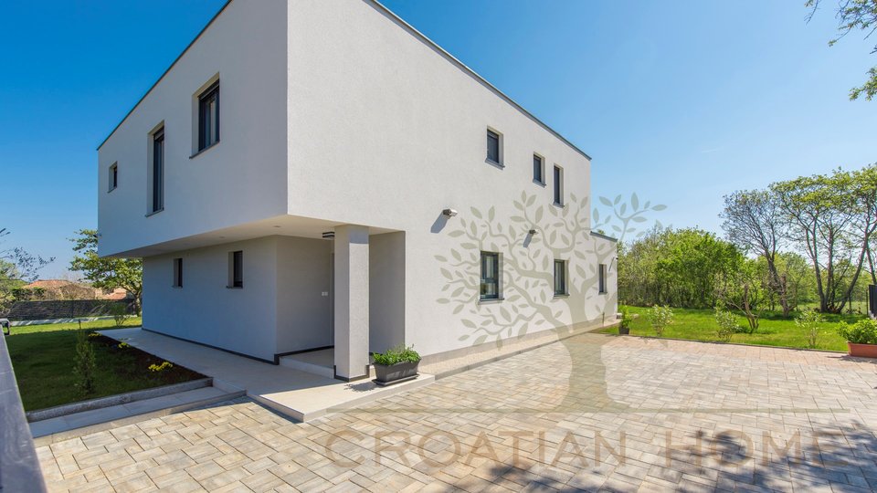 Moderne neu erbaute Villa mit 40 m2 Pool Blick auf Natur und Meer