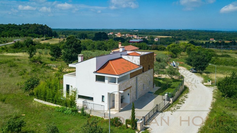 House, 370 m2, For Sale, Višnjan