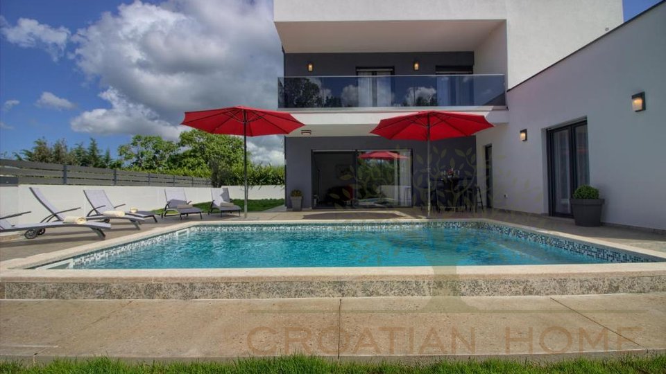 Moderne Villa mit Salzwasser-Pool