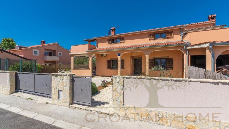House, 360 m2, For Sale, Pula