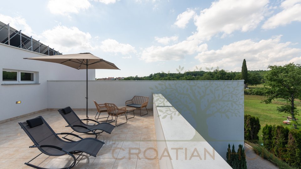 Luksuzno opremljena vila sa unutarnjim i vanjskim bazenom - rijetkost na istarskom tržištu nekretnina!