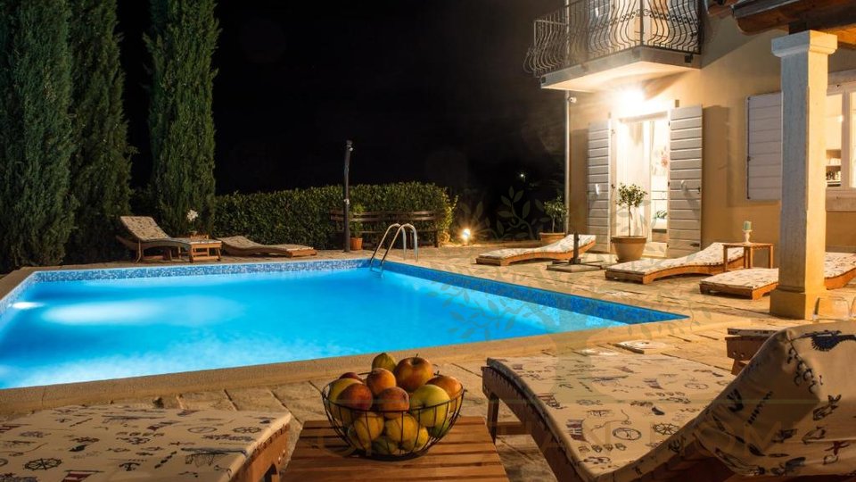 Wunderschöne mediterrane Villa mit beheiztem Pool in ruhiger Lage Nahe an allen Annehmlichkeiten