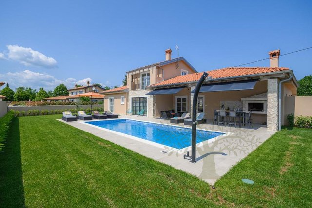 Villa mit Pool in schöner Lage zwischen Porec und Rovinj an der begehrten Westkűste Istriens