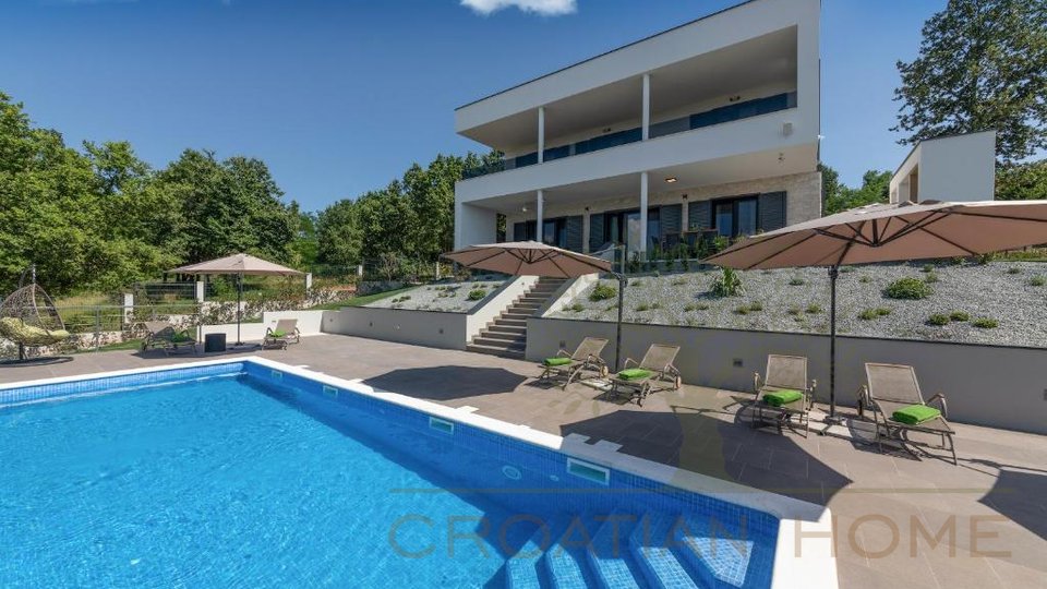 Voll ausgestattete Villa mit Traumausblick, Pool mit Gegentromschwimmen und Solarkolektoren für Warmwassser