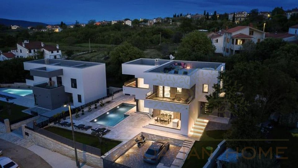Luxus Villa mit 48 m2 beheiztem Pool und fantastichem Meerblick