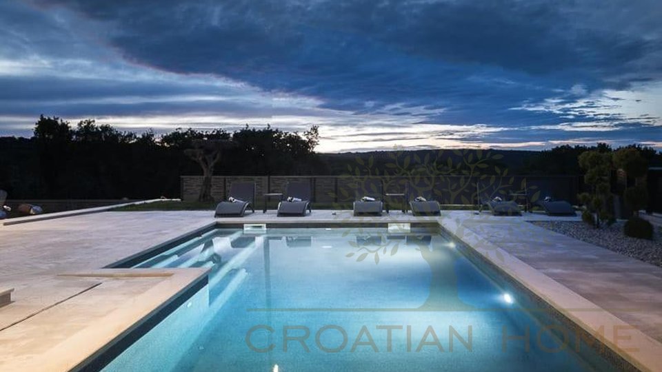 Роскошная вилла с бассейном с подогревом площадью 48 м² и с фантастическим видом на море