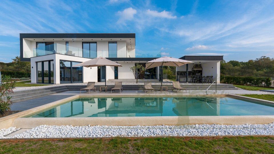 House, 360 m2, For Sale, Kaštelir