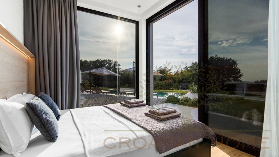 Moderne voll ausgestattete Villa mit beheiztem 50 m2 Pool