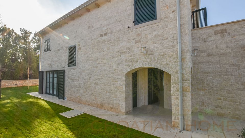 House, 300 m2, For Sale, Višnjan