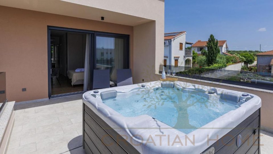 Moderne Villa mit Pool, Sauna, Jacuzzi, Fussbodenheizung und Smart-House-System