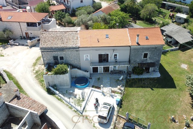 Altes Steinhaus in idylischem Dorf in einer der beliebtesten Gegenden Istriens nur 4 km vom Meer
