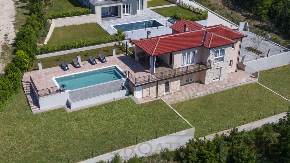 Villa mit 38 m2 Überlaufpool - 8 km zum Meer in ruhiger Lage