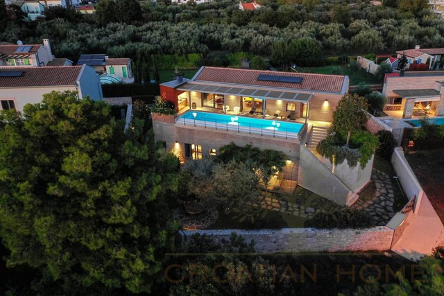 House, 300 m2, For Sale, Fažana