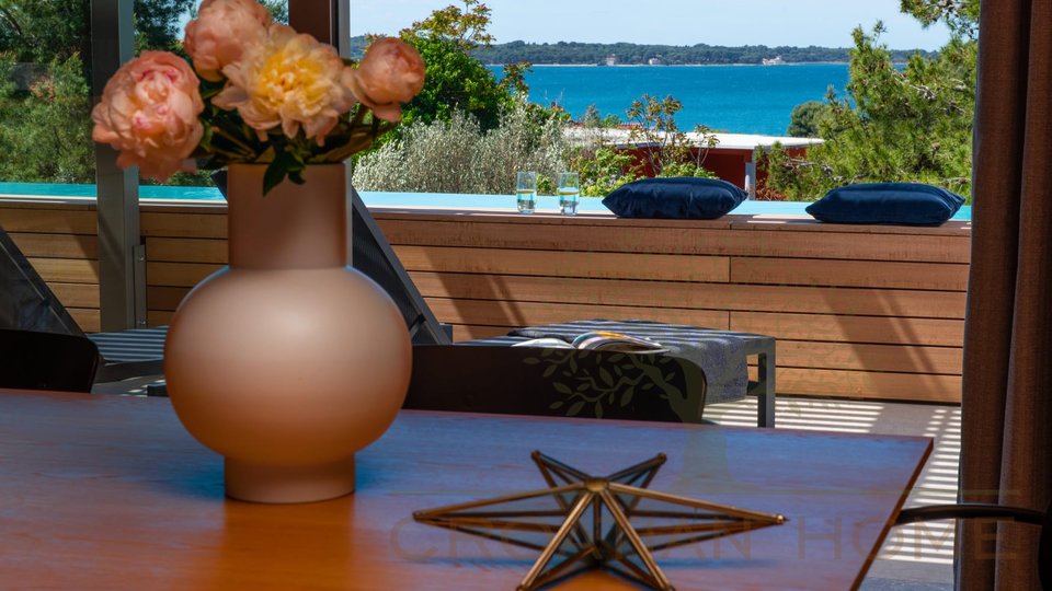 Traumhafte komplett ausgestattete Luxus Villa mit Überlaufpool und Blick auf das Meer
