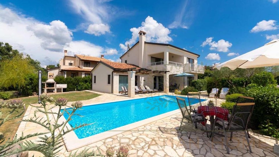 Perfekte Lage mit Blick auf Olivenhaine und Meer  - Villa mit Pool!