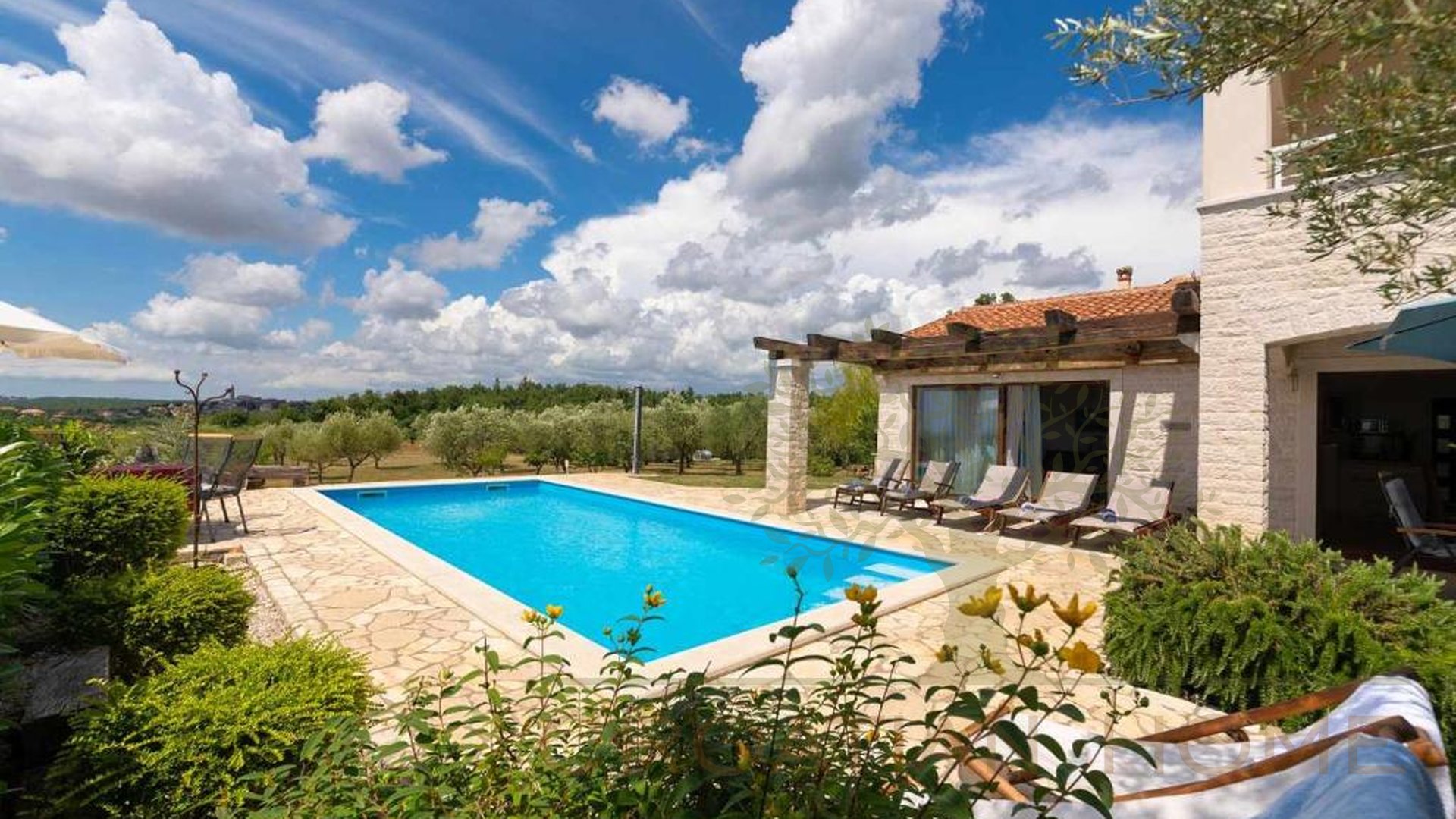 Perfekte Lage mit Blick auf Olivenhaine und Meer  - Villa mit Pool!