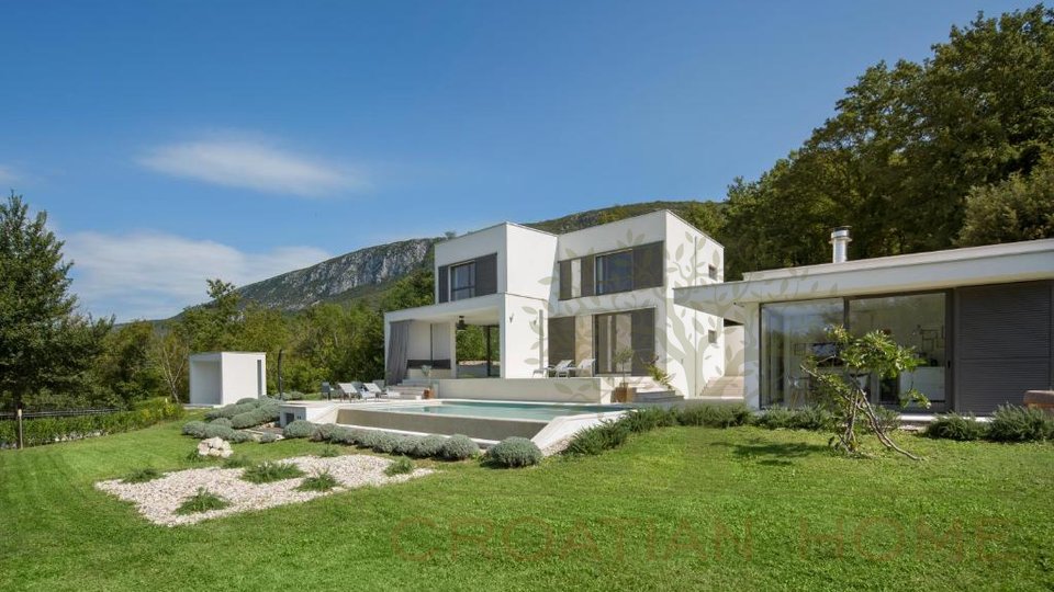 Luxusvilla mit Salzwasserpool und Jacuzzi auf 14749 m2 Grundstück