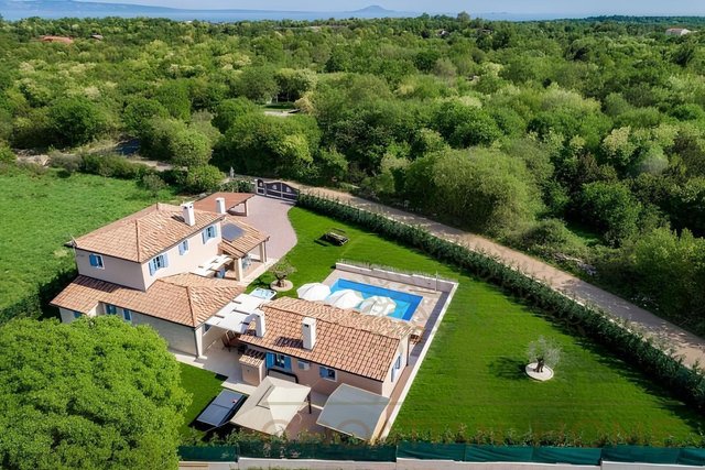 Mediterrane Luxusvilla mit Pool im Grünen mit viel Privatsphäre ohne direkte Nachbarrn