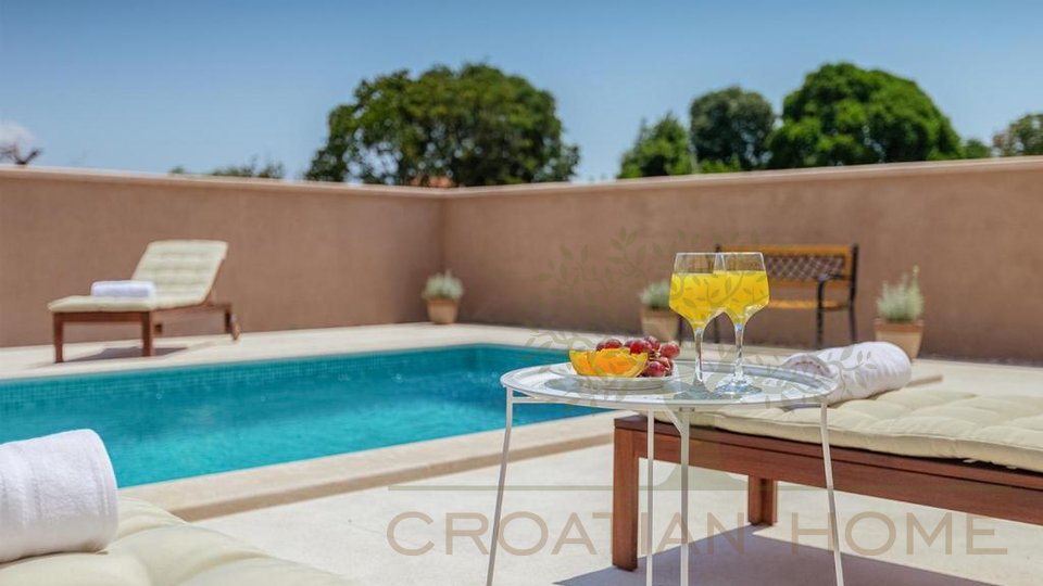 Mediterrane grosszugige Villa mit Pool und Barbecue-Haus