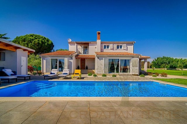 Villa mit Pool auf 1570 m2 Anwesen und Nähe zum Meer