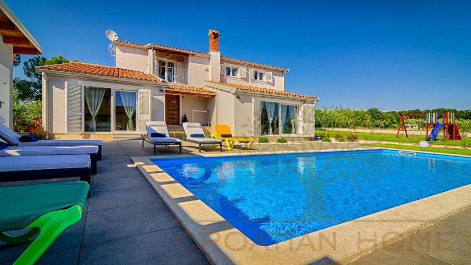 Villa mit Pool auf 1570 m2 Anwesen und Nähe zum Meer