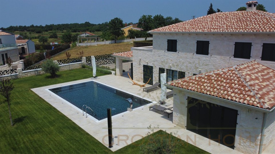 Wunderschöne mediterrane Steinvilla mit Pool
