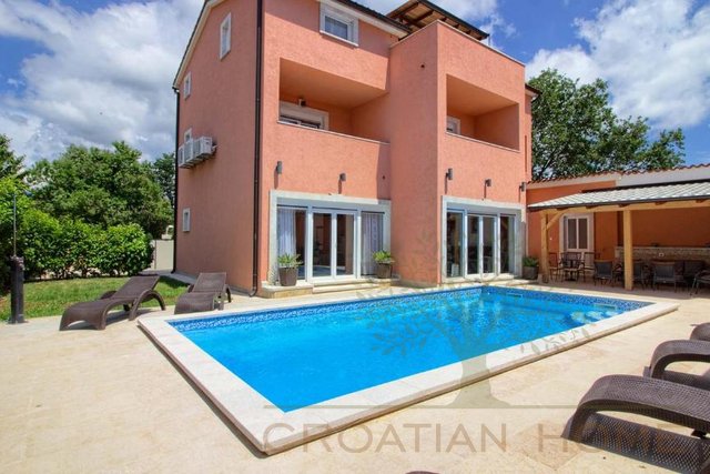 House, 330 m2, For Sale, Medulin