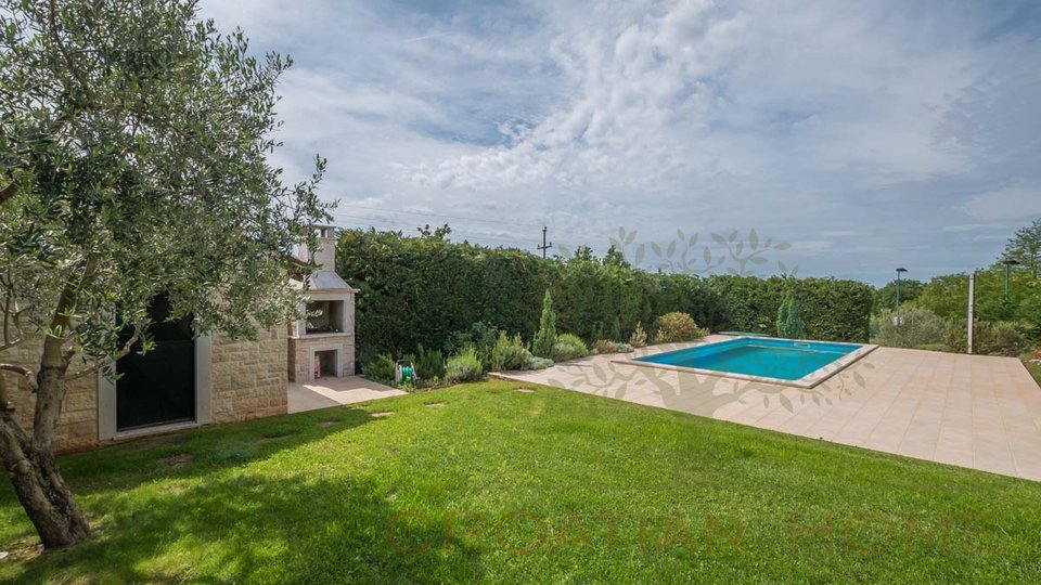 Eingerrichtete mediterrane Villa mit Pool in ruhiger Lage