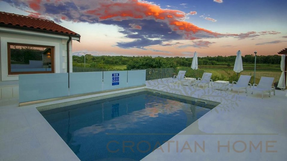 Villa mit Pool, Solaranlage, Einliegerwohnung und aposluter Privatsphäre!
