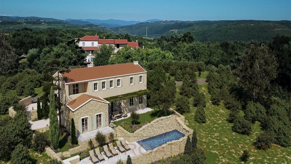 Mediterrane Luxusvilla mit Pool und atemberaubenden Blick in die Natur und ins Grüne