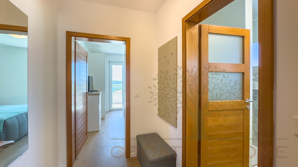 Moderne Villa mit Salzwasserpool, Jacuzzi und Sauna nur 250 m vom Meer mit fantastischem Meerblick