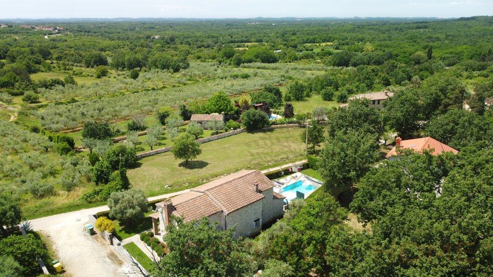 Villa mit beheiztem Pool und Meerblick in ruhiger Lage