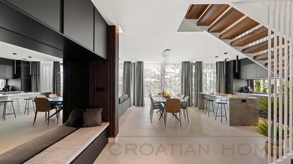 Kuća, 270 m2, Prodaja, Poreč